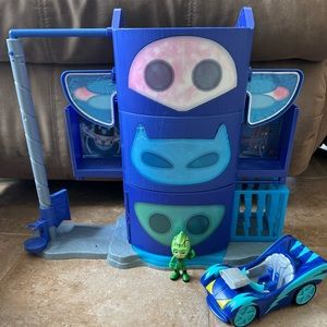 Pj Mask Headquarters with 2 vehicles and figurine